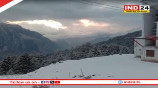 Uttarakhand Weather Update: औली समेत उच्च हिमालई क्षेत्रों में बर्फबारी, निचले इलाकों में बारिश से बढ़ी ठंड