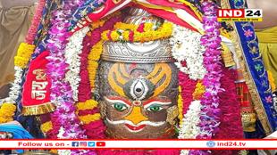 बाबा महाकाल ने भस्म आरती में दिए त्रिनेत्र स्वरूप में दर्शन