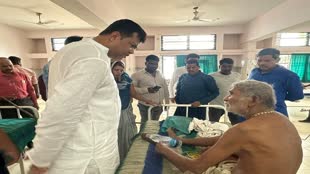 CG NEWS : सामुदायिक स्वास्थ्य केंद्र का औचक निरीक्षण, अव्यवस्था को देखकर भड़के MLA संदीप साहू
