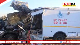 MP में दर्दनाक हादसा: सागर में पुलिस वैन और कंटेनर की टक्कर, 4 जवानों की मौत