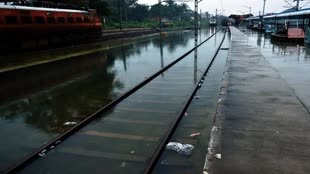 Weather Update: दिल्ली-NCR में होगी तेज बारिश, राजस्थान में बिपरजॉय का कहर,कई ट्रेनें रद्द 