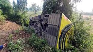 CG NEWS :  कोंडागांव में भीषण सड़क हादसा, 14 यात्री हुए  घायल....