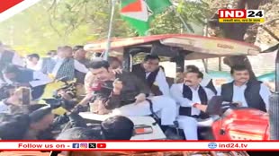 MP में कांग्रेस का बड़ा प्रदर्शन,  हाथ में खाद की बोरी लेकर किया आंदोलन