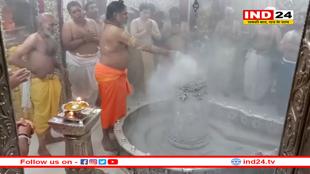 हरियाली अमावस्या पर राजा स्वरूप में सजे बाबा महाकाल, भांग-चंदन से मस्तक पर चंद्र लगाकर हुई भस्म आरती