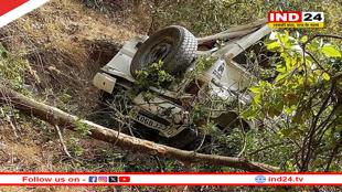  गहरी खाई में गिरी बरातियों से भरी जीप, 2 की मौत, 3 घायल