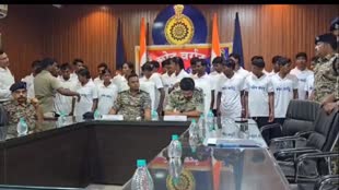 CG NEWS :  सीआरपीएफ व पुलिस का साझा प्रयास लाया रंग, एक लाख के तीन माओवादी सहित 35 ने किया समर्पण