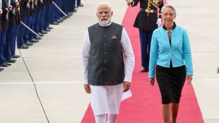 PM Modi In France: पीएम मोदी का एयरपोर्ट पर हुआ भव्य स्वागत, बेस्टिल डे परेड में होंगे शामिल