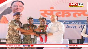 केंद्रीय गृहमंत्री अमित शाह ने जवानों से की मुलाकात, कहा- PM के नेतृत्व में सुरक्षा बलों ने नक्सलियों को हाशिये पर ला दिया