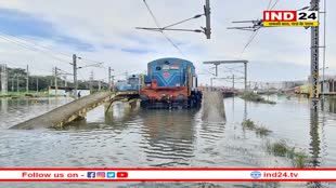 तेलंगाना में चक्रवात असना का असर, भारी बारिश के चलते रेलवे ट्रैक पर भरा पानी