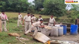 मध्यप्रदेश के भानपुरा में हैंडपंप चलाने पर निकली शराब, देखकर हैरान रह गए पुलिसकर्मी