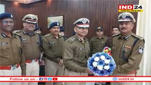 इंदौर के नए पुलिस कमिश्नर राकेश गुप्ता ने संभाला कार्यभार, ऑफिस में देउस्कर ने पुष्पगुच्छ देकर किया स्वागत 