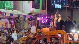 प्रधानमंत्री मोदी ने इंदौर में किया रोड शो, एक झलक पाने को आतुर दिखे लोग