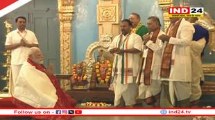 पीएम मोदी ने पुट्टपर्थी में श्री सत्य साईं बाबा के श्राइन और महासमाधि पर अर्पित की पूजा