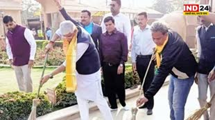 CG NEWS : केन्द्रीय मंत्री गजेन्द्र सिंह शेखावत छत्तीसगढ़ प्रवास पर, मंदिर प्रांगण में लगाया झाड़ू।