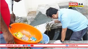कलेक्टर ने चेंबर में उतरकर उठाया कचरा, कमिश्नर ने थामी झाड़ू, उज्जैन में ऐसा नजारा देखकर लोग हुए हैरान