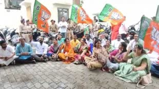 CG NEWS : बूढ़ा तालाब फुटपाथ ढहने को लेकर भाजपा पार्षदों ने किया जमकर हंगामा