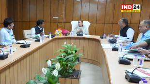 मंत्री रेखा आर्य ने की महिला सशक्तिकरण योजनाओं की समीक्षा