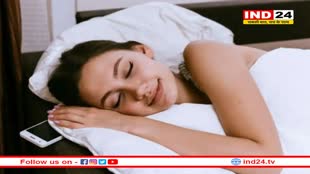 सावधान! रात में मोबाइल सिर के पास रखकर सोने से हो सकती हैं ये गंभीर बीमारियां