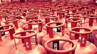 खुशखबरी! LPG गैस के दाम में बड़ी कटौती, जानिए कितने रुपये सस्ता हुआ सिलेंडर
