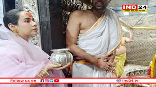 पंजाबी गायिका सुनंदा पहुंची बाबा महाकाल के दरबार, कहा- भस्म आरती में जो अनुभव किया वह बता नहीं सकती