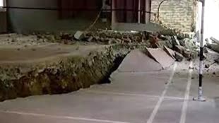 Joshimath: जोशीमठ के लेकर प्रशासन अलर्ट, लोगों को राहत केंद्रों तक पहुंचाने का काम जारी