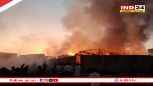 गुजरात: वलसाड इलाके में लगी भीषण आग, 15 से ज्यादा कबाड़ के गोदाम जलकर खाक