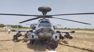 MP के भिंड में एयरफोर्स के अपाचे हेलीकॉप्टर में आई तकनीकी खराबी, खेतों में करानी पड़ी इमरजेंसी लैडिंग