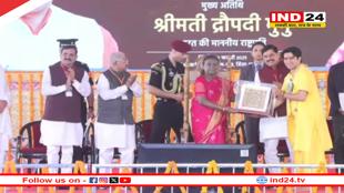 बागेश्वर धाम में 251 जोड़ों का सामूहिक विवाह, पं. धीरेंद्र शास्त्री ने राष्ट्रपति को हनुमान यंत्र भेंट किया