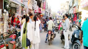 CG NEWS : धनतेरस पर गुलजार हुए बाजार, एक दिन में हुआ 4 हजार करोड़ से ज्यादा का कारोबार...