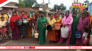 पेयजल को लेकर महिलाओं का फूटा गुस्सा, खाली बर्तनों के साथ प्रशासन के खिलाफ किया प्रदर्शन