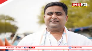 रायपुर दक्षिण उपचुनाव..सुनील सोनी के पैर छूकर आकाश ने आशीर्वाद लिया, दोनों ने शुभ मुहूर्त में भरा नामांकन