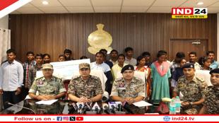 नक्सल विरोधी अभियान को बड़ी सफलता, छत्तीसगढ़ के बीजापुर में 24 नक्सलियों ने किया आत्मसमर्पण