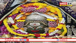 मस्तक पर त्रिपुंड, गले में गुलाब के फूलों की माला से भस्म आरती में सजे बाबा महाकाल