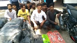 CG News : पुलिस के हत्थे चढ़े मोटरसाइकिल चोर गिरोह 8 आरोपी गिरफ्तार, 4 नग बैटरी बरामद 
