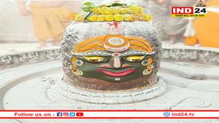 मस्तक पर त्रिपुंड-सूर्य और चंद्र, गले में मुंड माला पहनकर भस्म आरती में सजे बाबा महाकाल