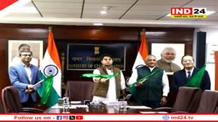 केंद्रीय मंत्री ज्योतिरादित्य सिंधिया ने अयोध्या को बेंगलुरू और कोलकाता से जोड़ने वाली उड़ान को दिखाई हरी झंडी