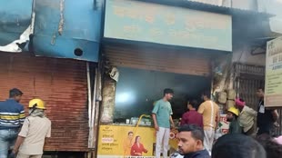 CG NEWS :  रायपुर में मोबाइल और मेडिकल स्टोर में लगी भीषण आग, लाखों का सामान खाक....