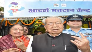 CG NEWS : छत्तीसगढ़  के राज्यपाल विश्वभूषण हरिचंदन के साथ उनकी पत्नी प्रथम महिला सुप्रभा हरिचंदन ने किया मतदान 
