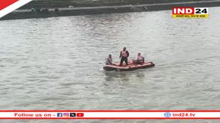 उज्जैन में बड़ा हादसा, शिप्रा नदी में गिरी कार, थाना प्रभारी का शव बरामद, लेडी कॉन्स्टेबल और सब-इंस्पेक्टर की तलाश जारी