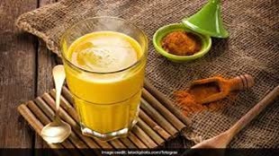 Turmeric Benefits: सेहत और सुंदरता के लिए ऐसे करें हल्दी का इस्तेमाल