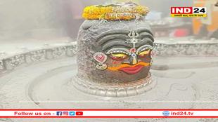 अष्टमी पर बाबा का भांग से हुआ शृंगार, फिर रमाई गई भस्म