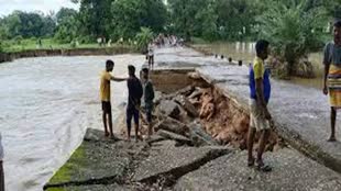 CG NEWS :  धमतरी में दो हिस्सों में टूटा पुल....आवागमन ठप, जिला पंचायत सदस्य ने की प्रशासन से मदद की अपील