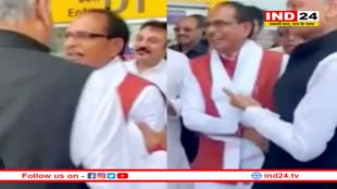 सियासी भागदौड़ में एयरपोर्ट पर टकराए शिवराज और गहलोत, लगाया एक दूसरे को गले