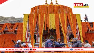 बद्रीनाथ धाम के कपाट खुले, आसमान से हुई फूलों की बारिश