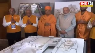 दक्षिण अफ्रीका में स्वामीनारायण मंदिर के मॉडल का PM मोदी ने अवलोकन किया