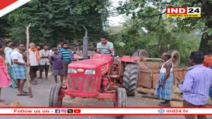 छत्‍तीसगढ़ में ट्रैक्‍टर-ट्रॉली पलटी, 3 की मौत, 8 घायल