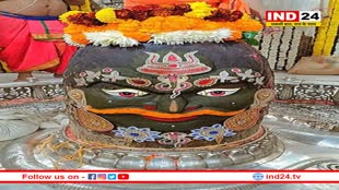 मस्तक पर त्रिशूल और गले में सर्प, आज भस्म आरती में कुछ ऐसे श्रृंगारित हुए बाबा महाकाल