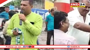 बुरहानपुर में कांग्रेस का अनोखा प्रदर्शन, राहगीरों को दी जा रही झंडू बाम...