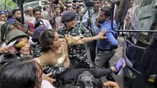 पहलवानों के खिलाफ पुलिस की कार्रवाई से विपक्ष नाराज, राहुल गांधी ने उठाए सवाल