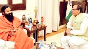 Baba Ramdev: सीएम शिवराज से मिले बाबा रामदेव, बोट क्लब पर किया योग